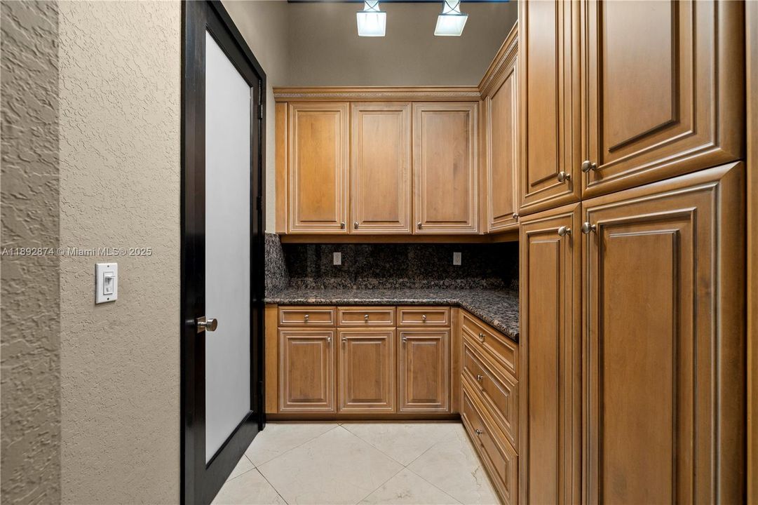 For Rent: $11,000 (6 beds, 5 baths, 4414 Square Feet)