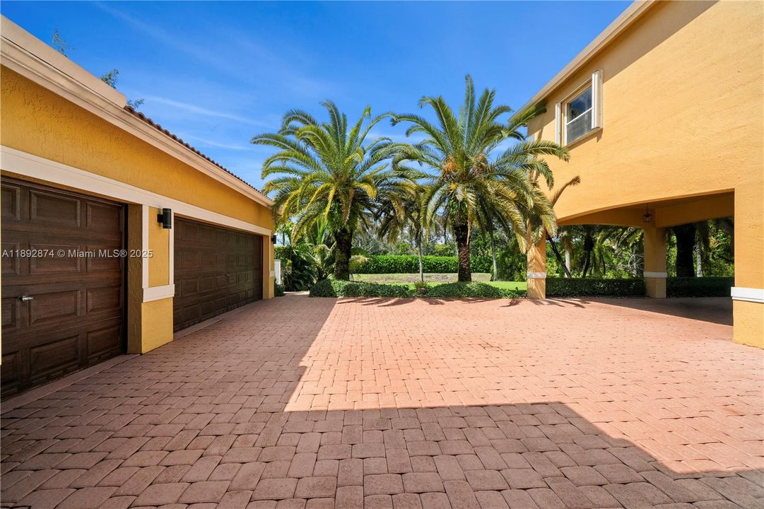 For Rent: $11,000 (6 beds, 5 baths, 4414 Square Feet)