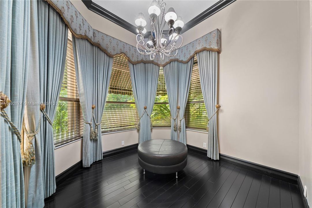 For Rent: $11,000 (6 beds, 5 baths, 4414 Square Feet)