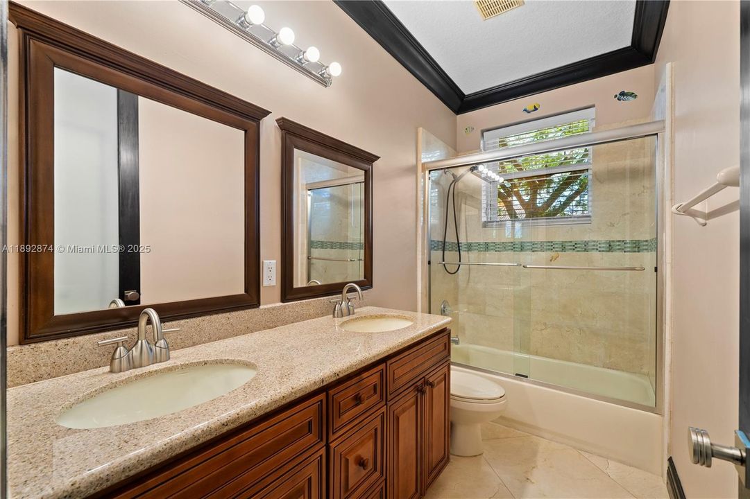 For Rent: $11,000 (6 beds, 5 baths, 4414 Square Feet)