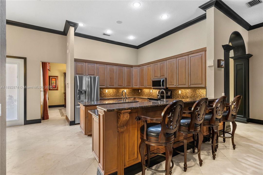 For Rent: $11,000 (6 beds, 5 baths, 4414 Square Feet)