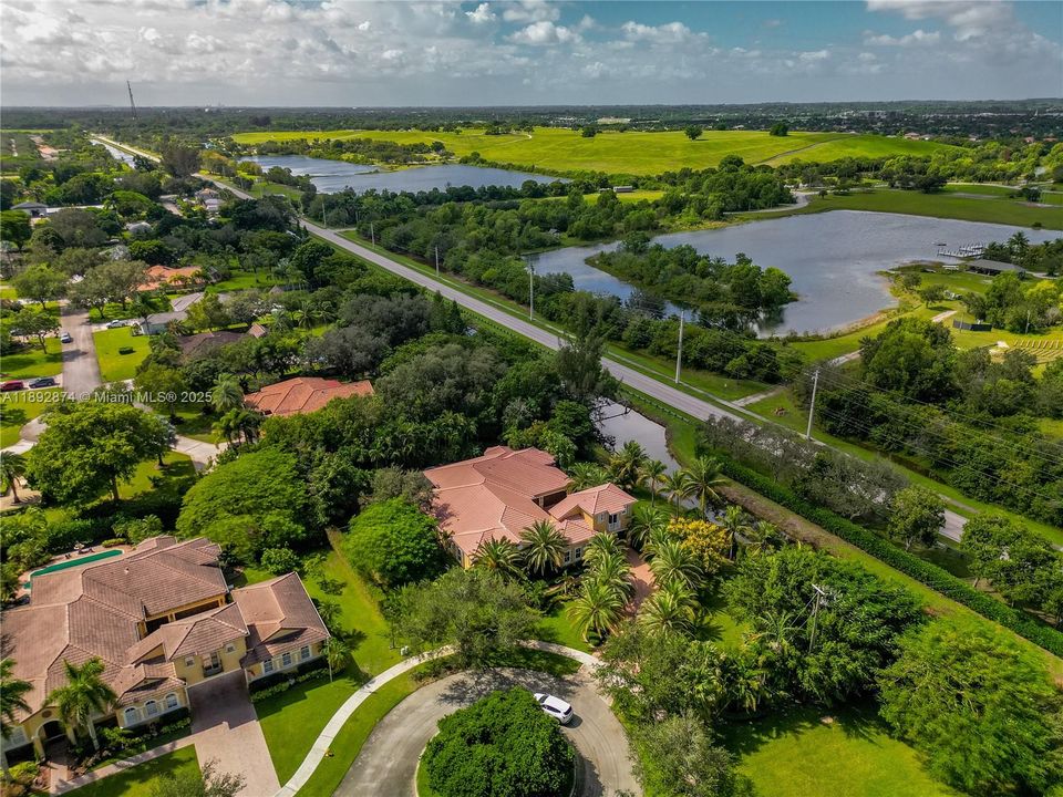 For Rent: $11,000 (6 beds, 5 baths, 4414 Square Feet)