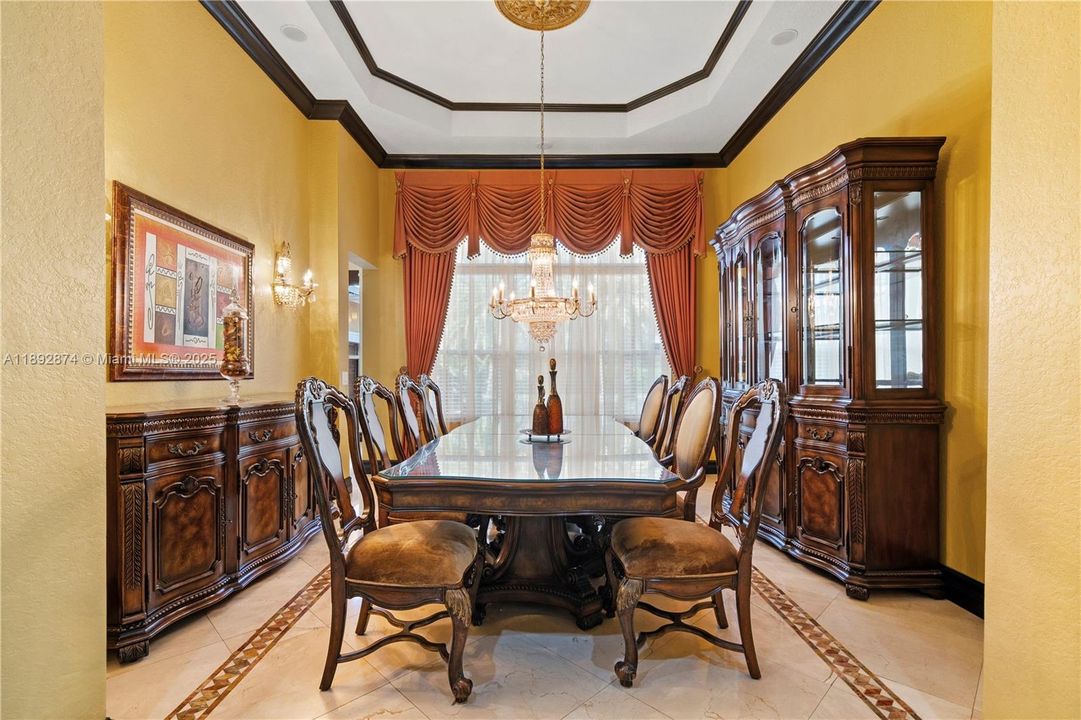 For Rent: $11,000 (6 beds, 5 baths, 4414 Square Feet)