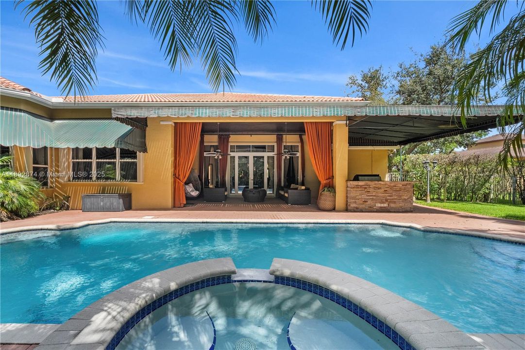 For Rent: $11,000 (6 beds, 5 baths, 4414 Square Feet)