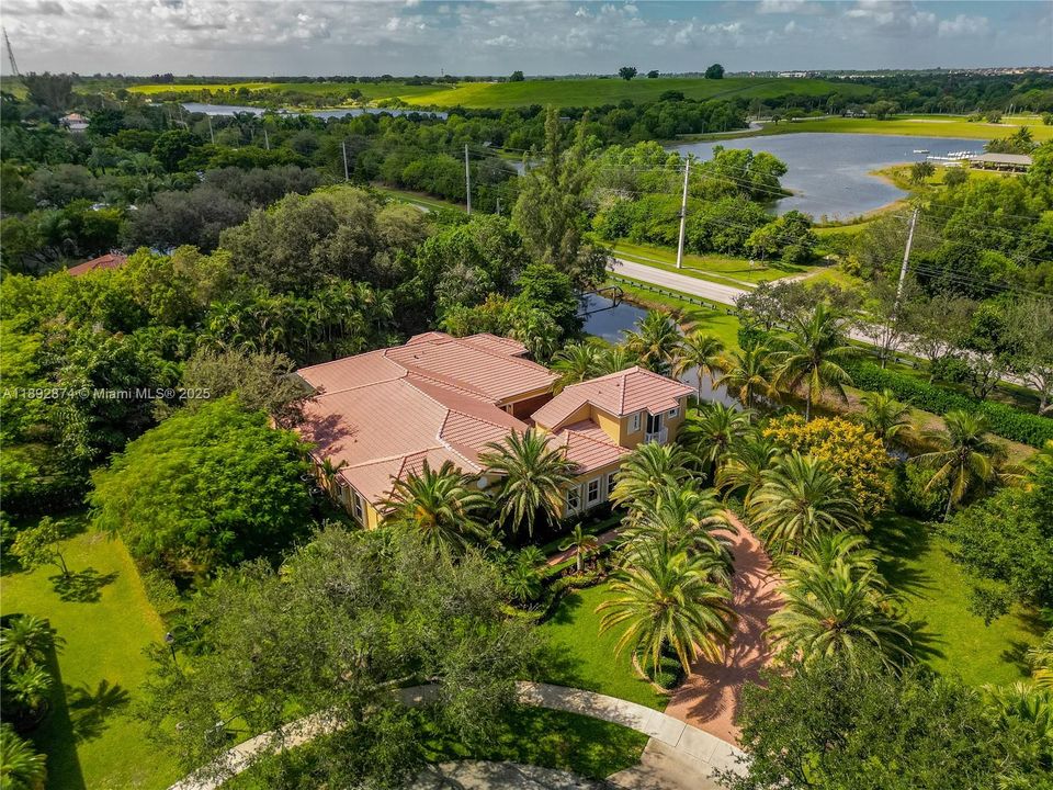 For Rent: $11,000 (6 beds, 5 baths, 4414 Square Feet)