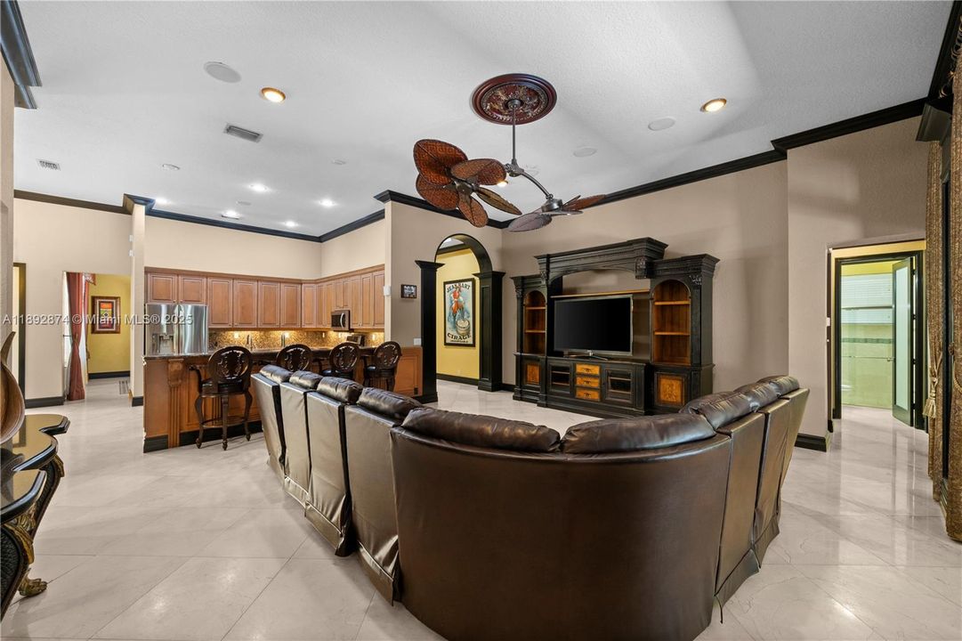 For Rent: $11,000 (6 beds, 5 baths, 4414 Square Feet)