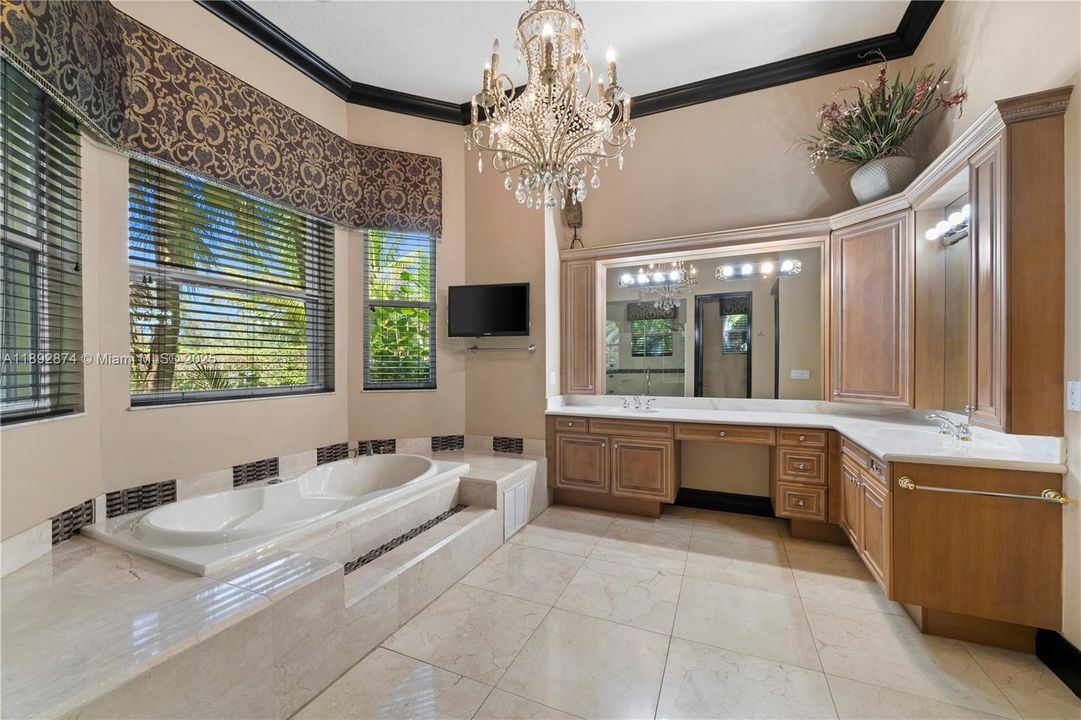 For Rent: $11,000 (6 beds, 5 baths, 4414 Square Feet)