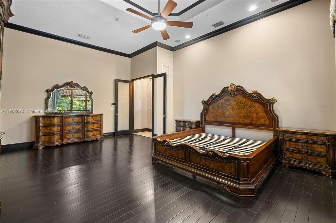 For Rent: $11,000 (6 beds, 5 baths, 4414 Square Feet)