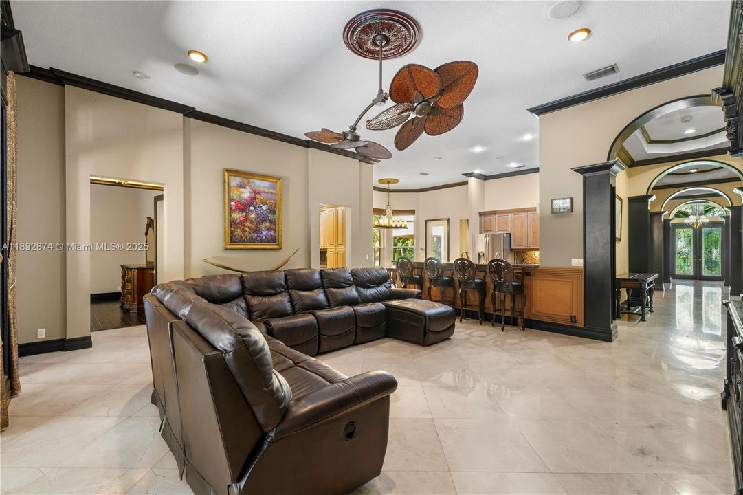 For Rent: $11,000 (6 beds, 5 baths, 4414 Square Feet)