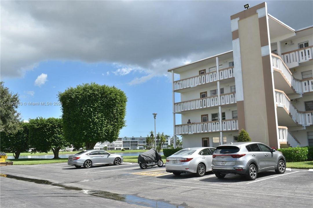 待售: $123,900 (1 贝兹, 1 浴室, 738 平方英尺)