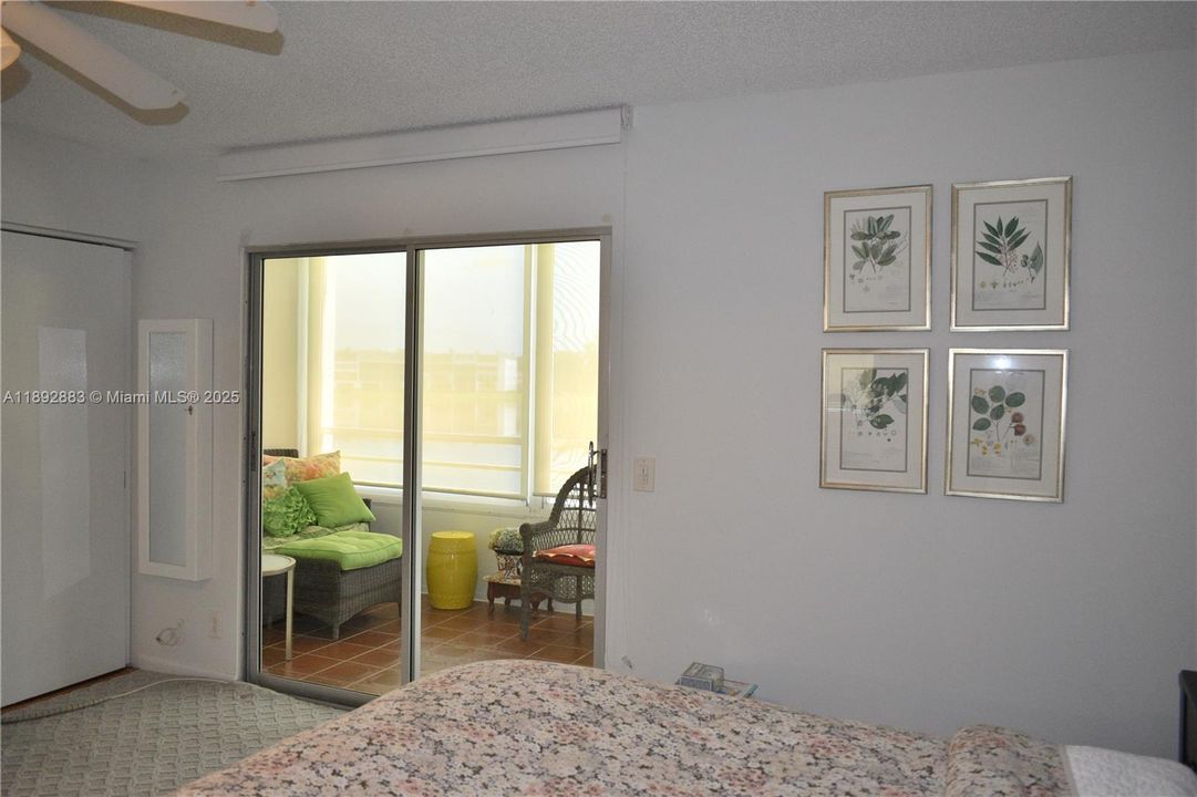 待售: $123,900 (1 贝兹, 1 浴室, 738 平方英尺)