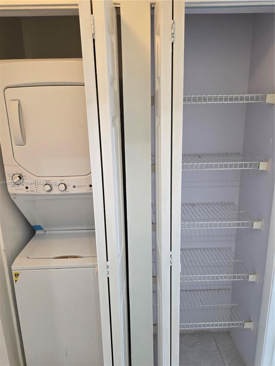 Под контрактом: $2,550 (2 спален, 2 ванн, 976 Квадратных фут)