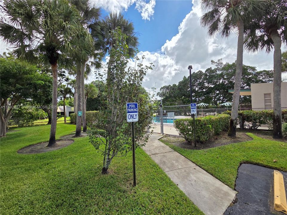 Под контрактом: $2,550 (2 спален, 2 ванн, 976 Квадратных фут)