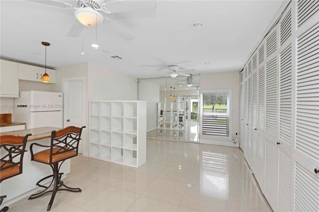 最近租的: $1,500 (0 贝兹, 1 浴室, 528 平方英尺)