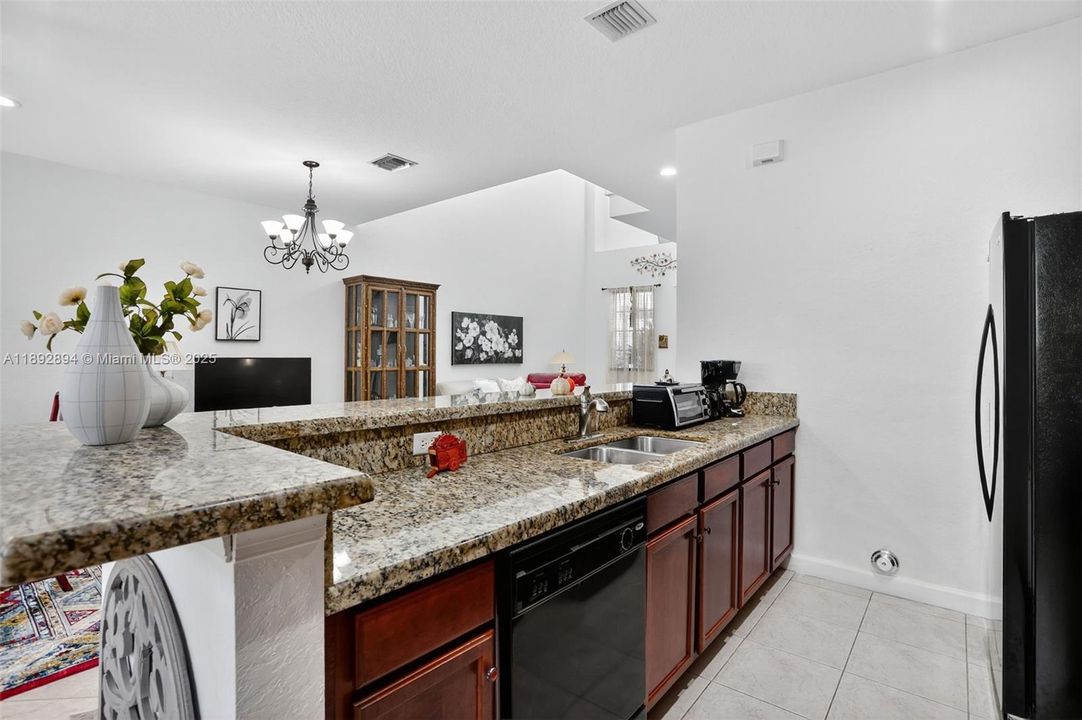 待售: $595,000 (3 贝兹, 2 浴室, 1882 平方英尺)