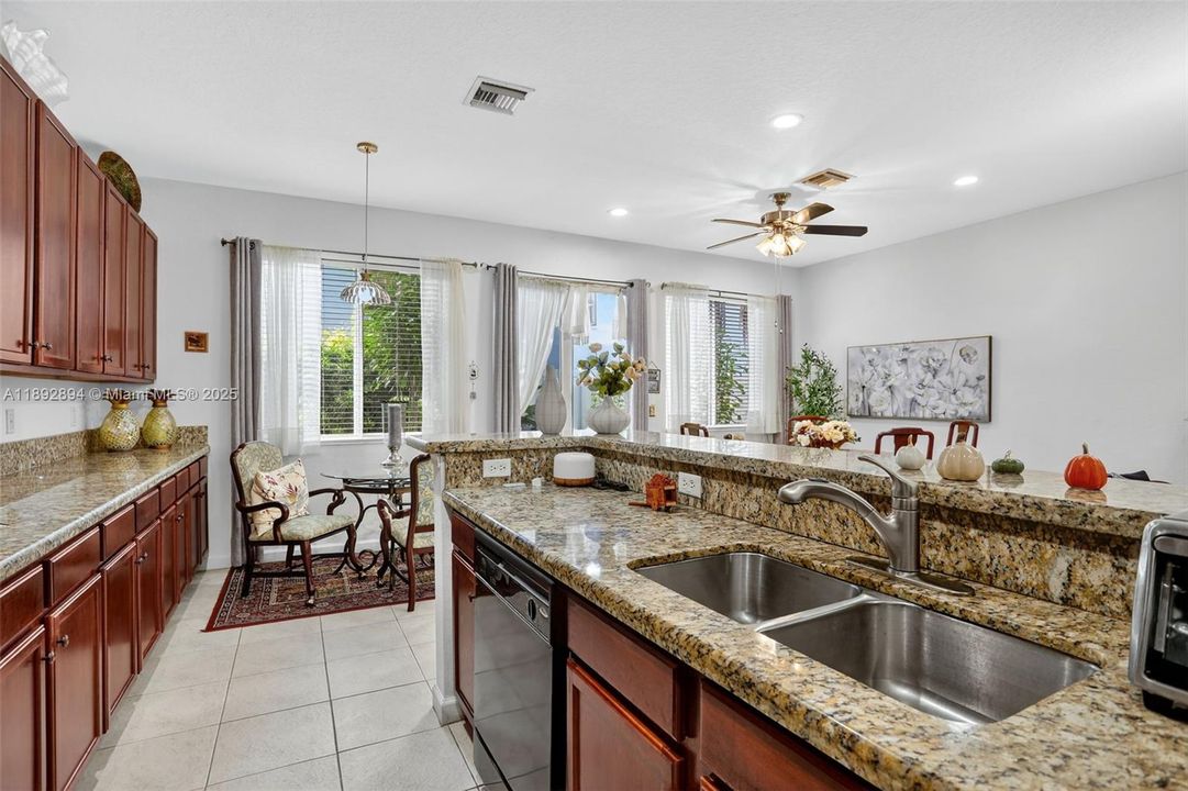 待售: $595,000 (3 贝兹, 2 浴室, 1882 平方英尺)