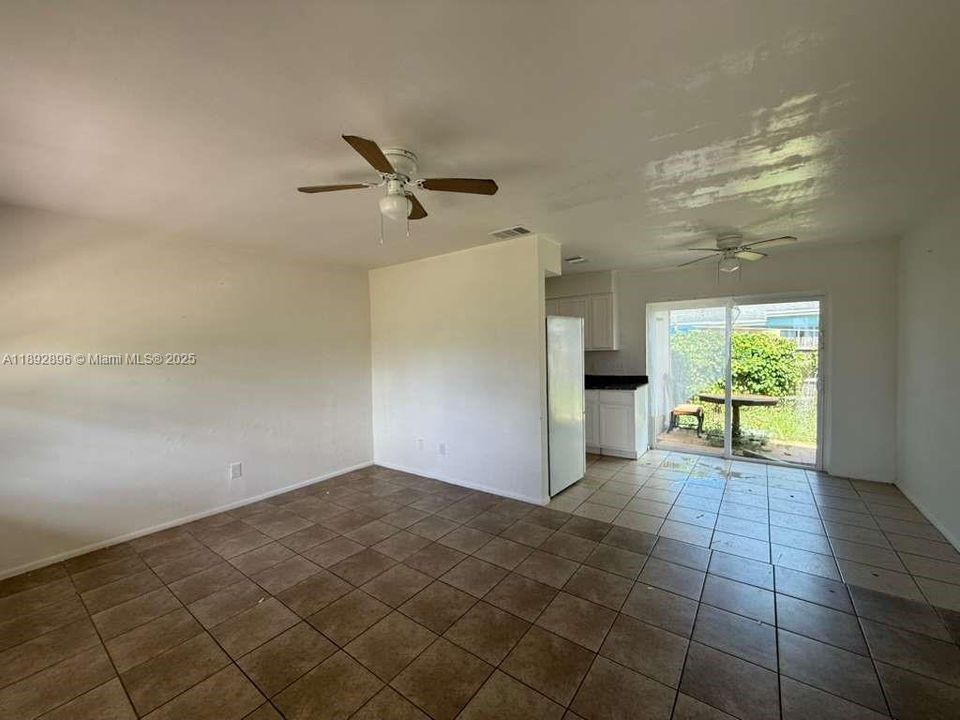 Recientemente alquilado: $1,500 (2 camas, 1 baños, 745 Pies cuadrados)