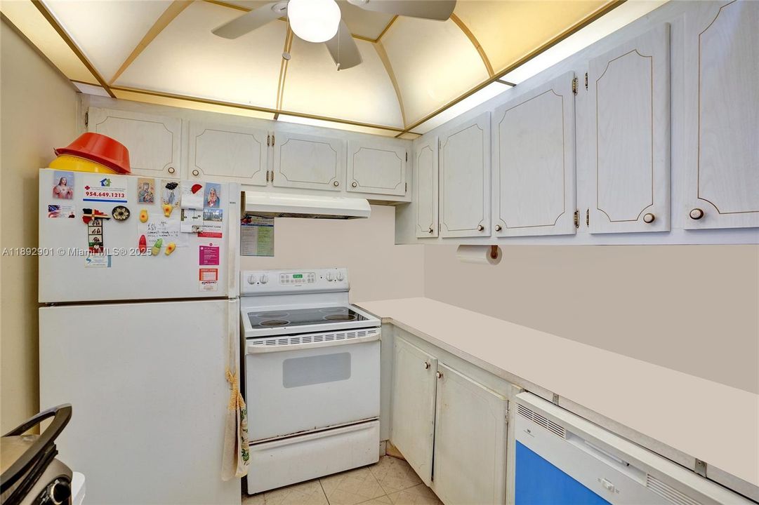 待售: $90,000 (1 贝兹, 1 浴室, 700 平方英尺)