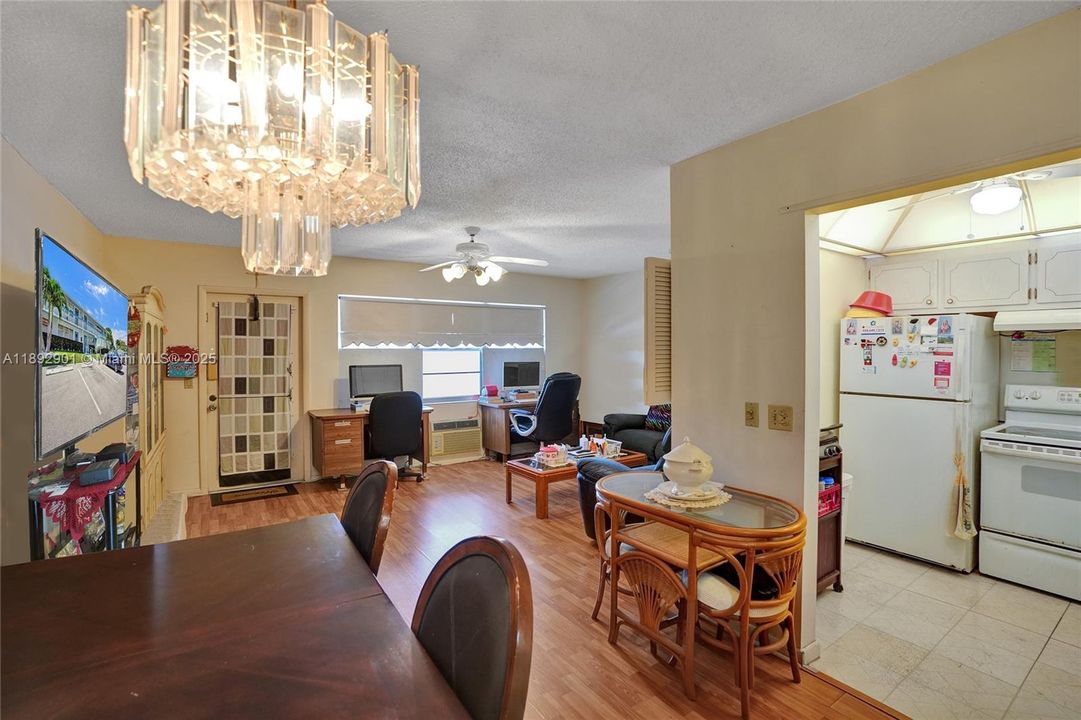 待售: $90,000 (1 贝兹, 1 浴室, 700 平方英尺)