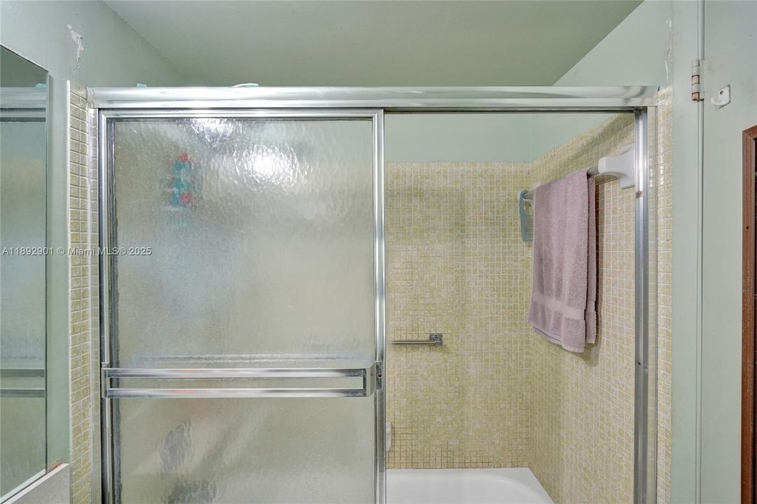 待售: $90,000 (1 贝兹, 1 浴室, 700 平方英尺)