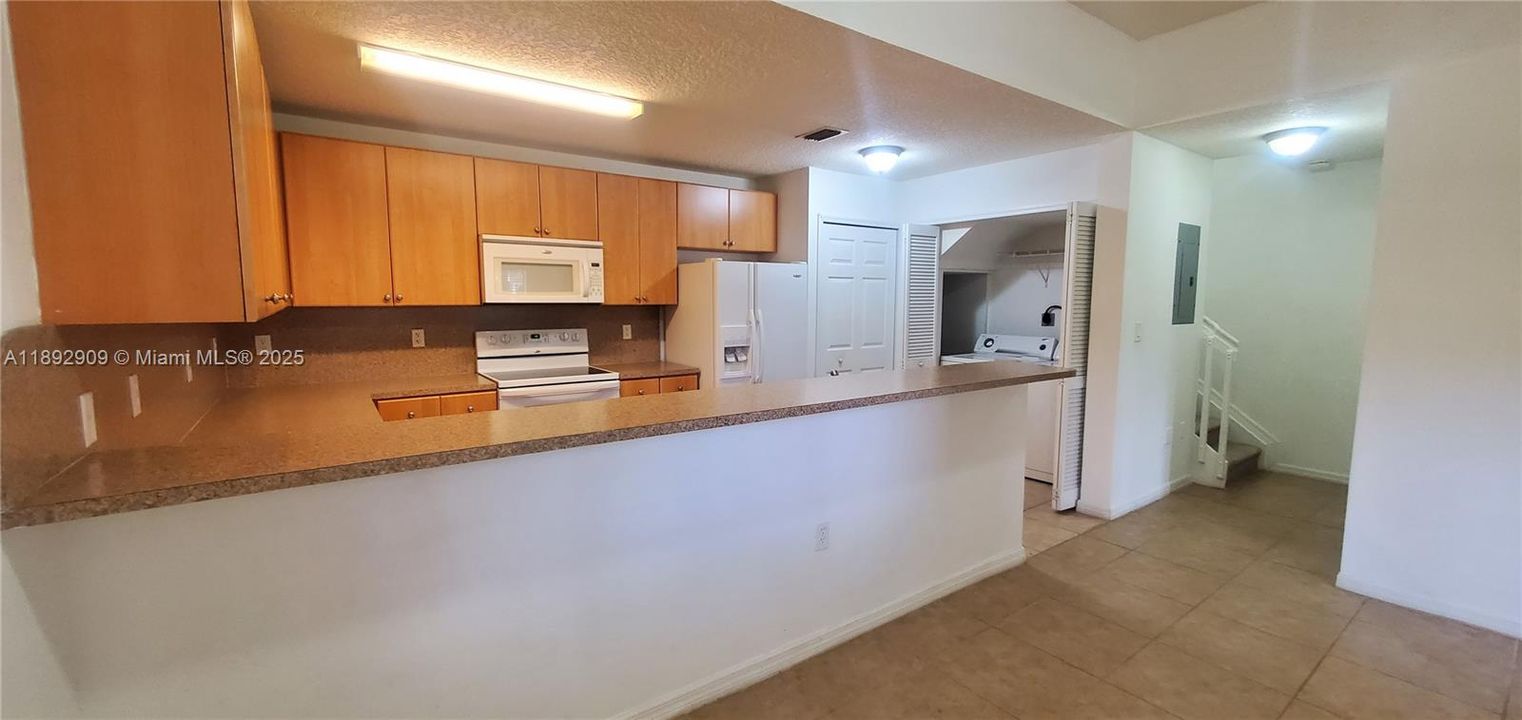 Active With Contract: $2,150 (2 beds, 2 baths, 1139 Square Feet)