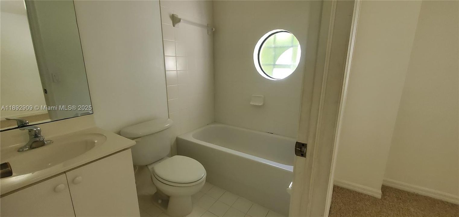 Active With Contract: $2,150 (2 beds, 2 baths, 1139 Square Feet)