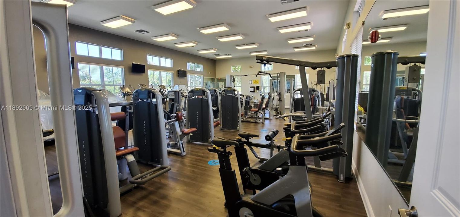 Active With Contract: $2,150 (2 beds, 2 baths, 1139 Square Feet)