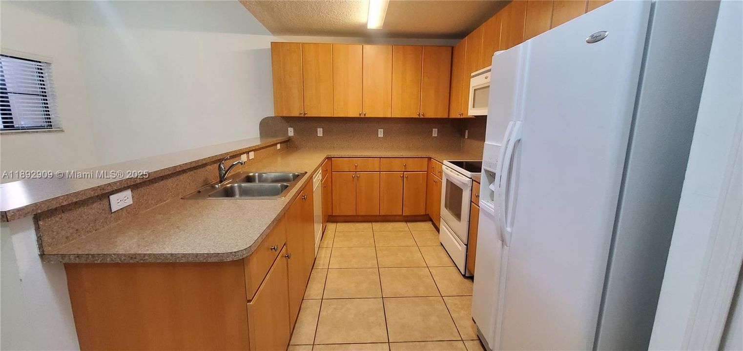 Active With Contract: $2,150 (2 beds, 2 baths, 1139 Square Feet)