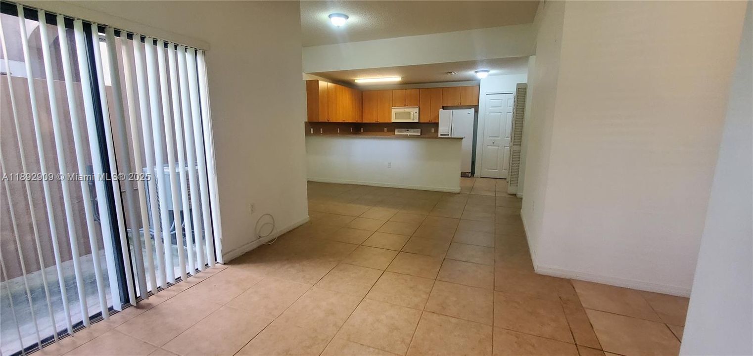 Active With Contract: $2,150 (2 beds, 2 baths, 1139 Square Feet)