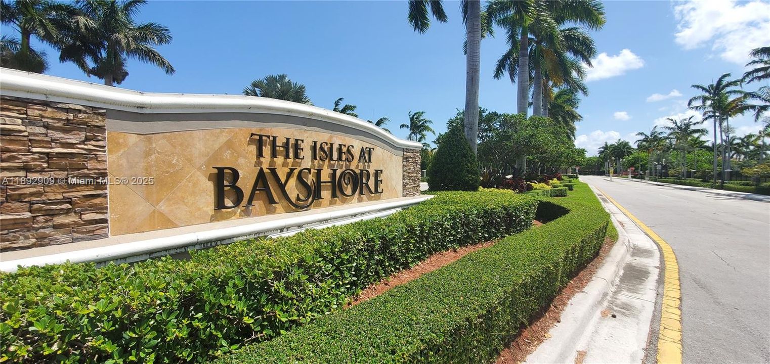 Active With Contract: $2,150 (2 beds, 2 baths, 1139 Square Feet)