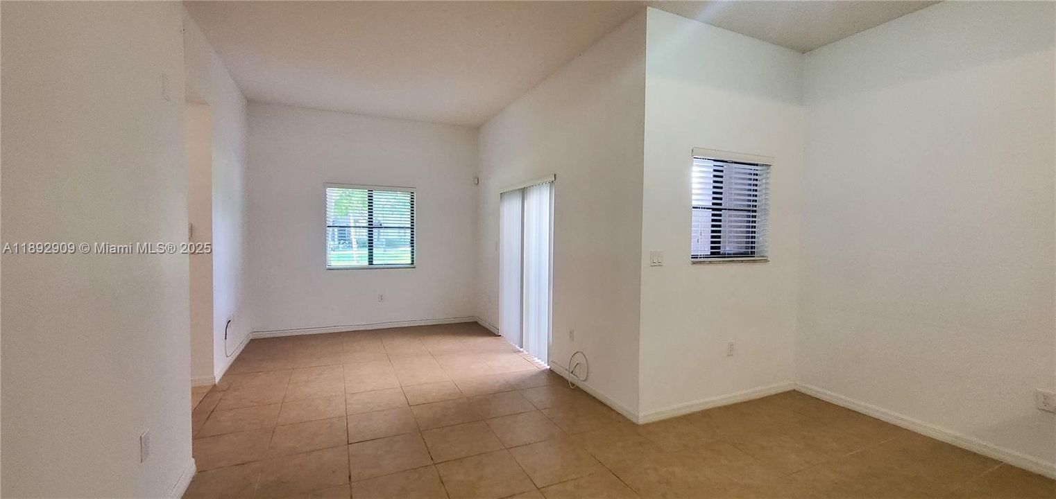 Active With Contract: $2,150 (2 beds, 2 baths, 1139 Square Feet)