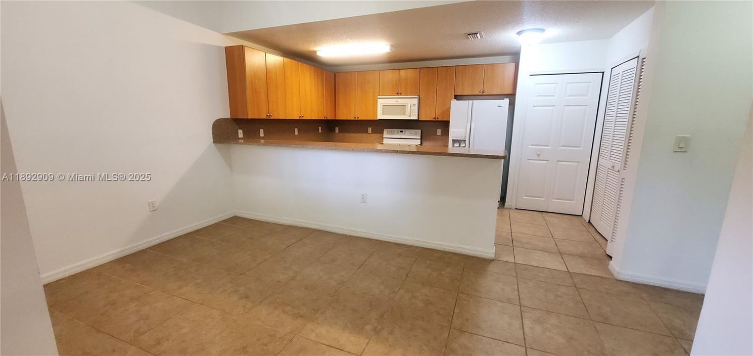 Active With Contract: $2,150 (2 beds, 2 baths, 1139 Square Feet)