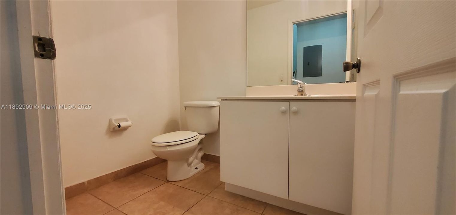 Active With Contract: $2,150 (2 beds, 2 baths, 1139 Square Feet)