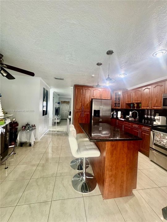 Active With Contract: $3,100 (3 beds, 2 baths, 1221 Square Feet)