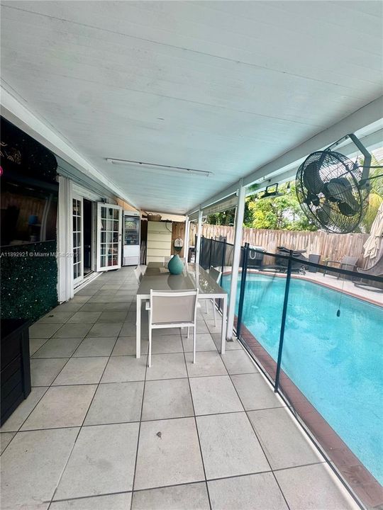 Active With Contract: $3,100 (3 beds, 2 baths, 1221 Square Feet)