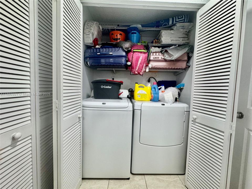 Active With Contract: $3,100 (3 beds, 2 baths, 1221 Square Feet)