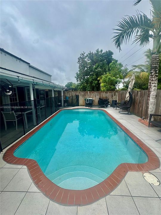 Active With Contract: $3,100 (3 beds, 2 baths, 1221 Square Feet)