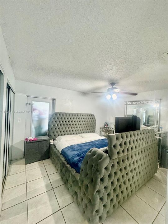 Active With Contract: $3,100 (3 beds, 2 baths, 1221 Square Feet)