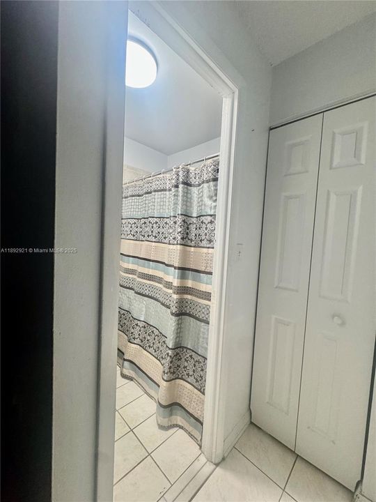 Active With Contract: $3,100 (3 beds, 2 baths, 1221 Square Feet)