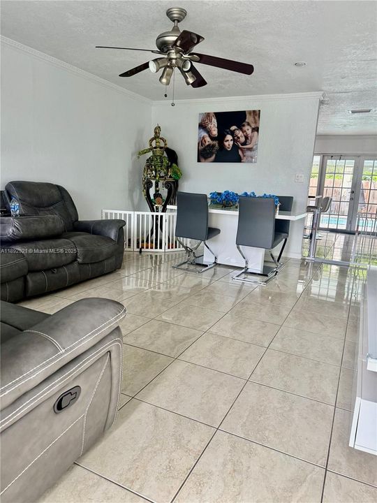 Active With Contract: $3,100 (3 beds, 2 baths, 1221 Square Feet)