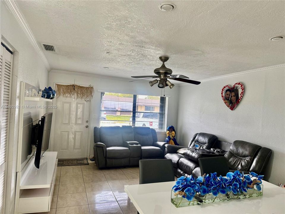 Active With Contract: $3,100 (3 beds, 2 baths, 1221 Square Feet)