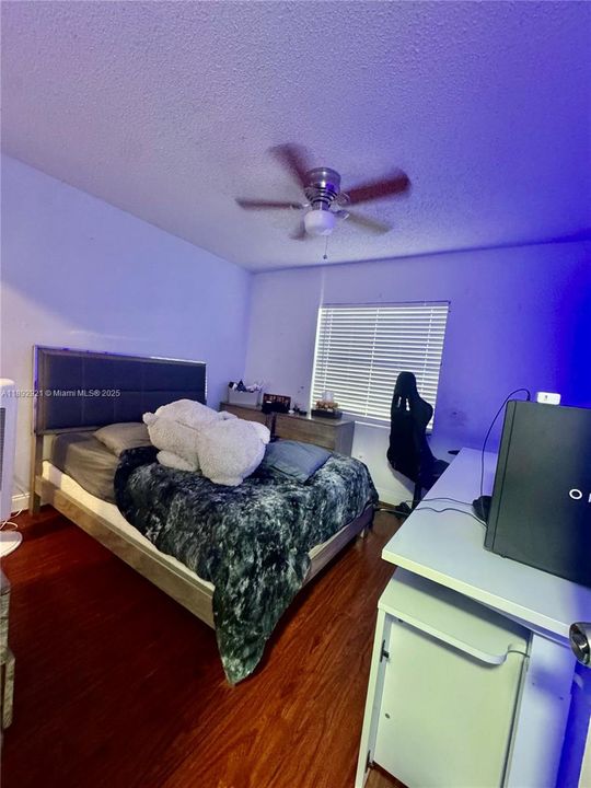 Active With Contract: $3,100 (3 beds, 2 baths, 1221 Square Feet)