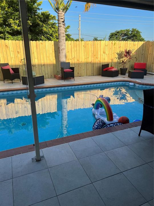 Active With Contract: $3,100 (3 beds, 2 baths, 1221 Square Feet)