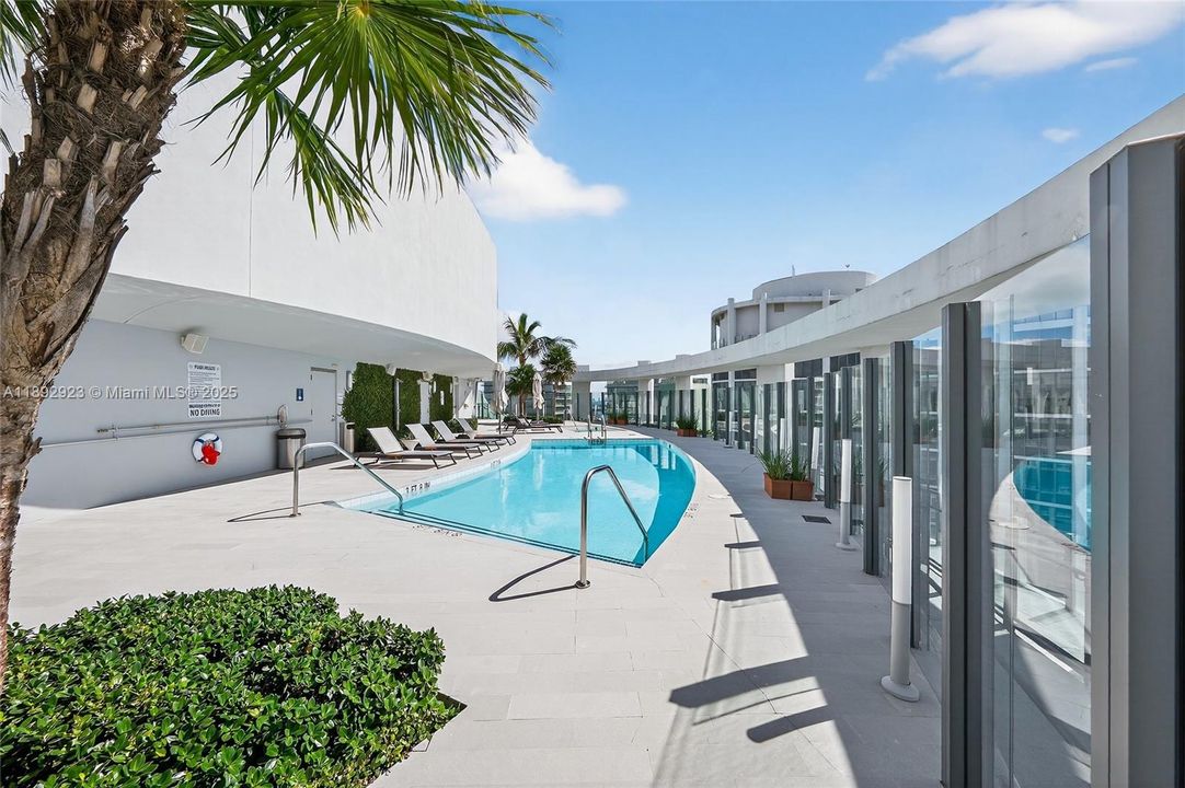 Active With Contract: $1,875,000 (2 beds, 2 baths, 1107 Square Feet)
