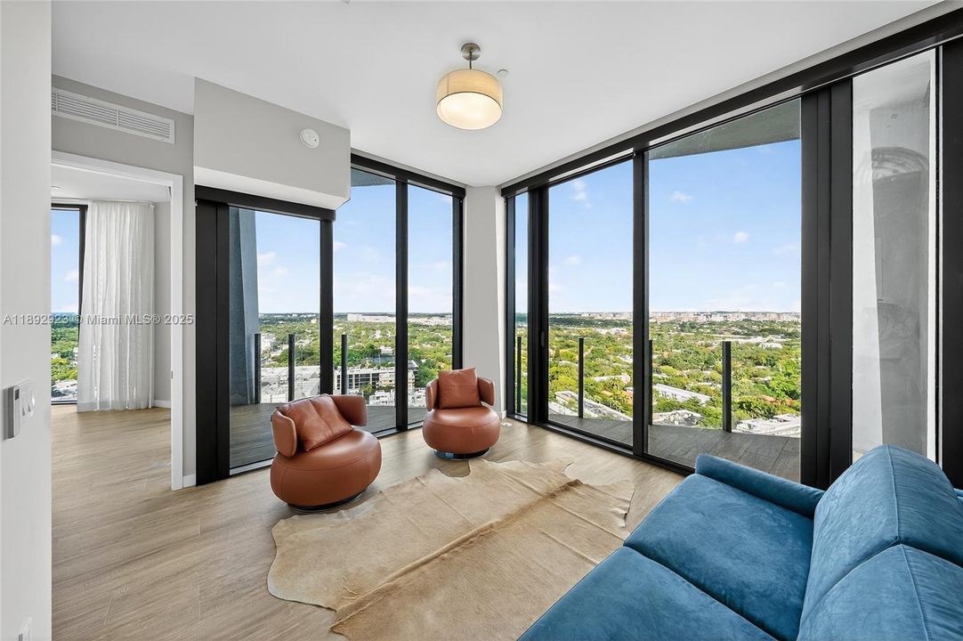 Active With Contract: $1,875,000 (2 beds, 2 baths, 1107 Square Feet)