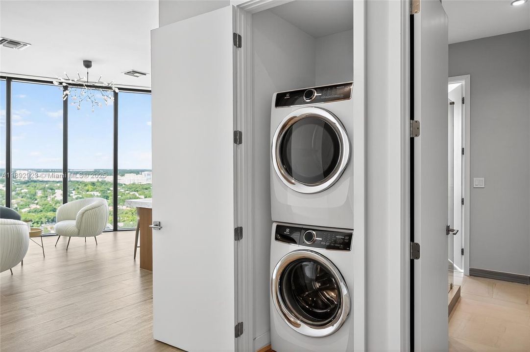 Active With Contract: $1,875,000 (2 beds, 2 baths, 1107 Square Feet)