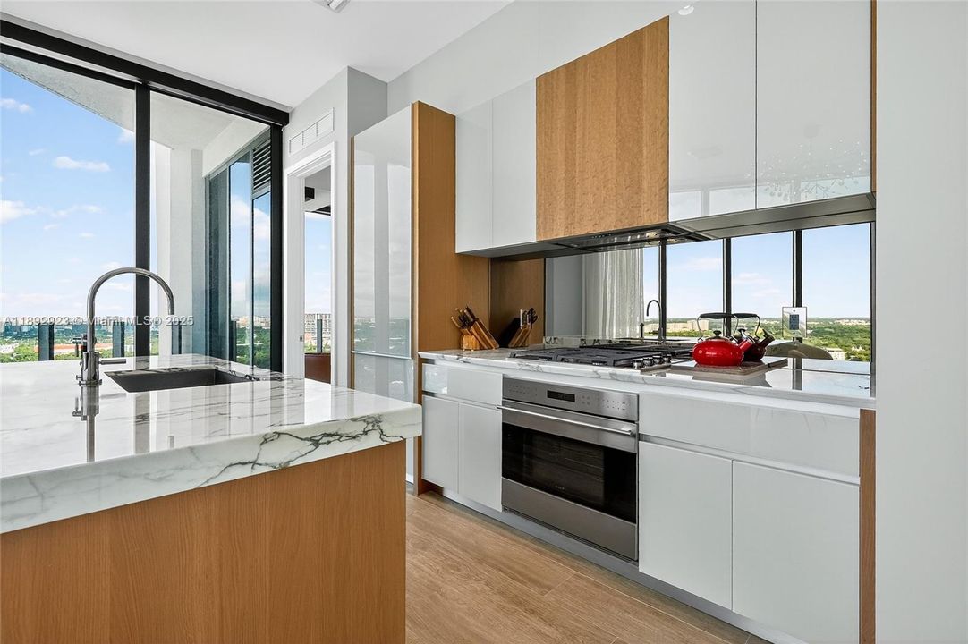 Active With Contract: $1,875,000 (2 beds, 2 baths, 1107 Square Feet)