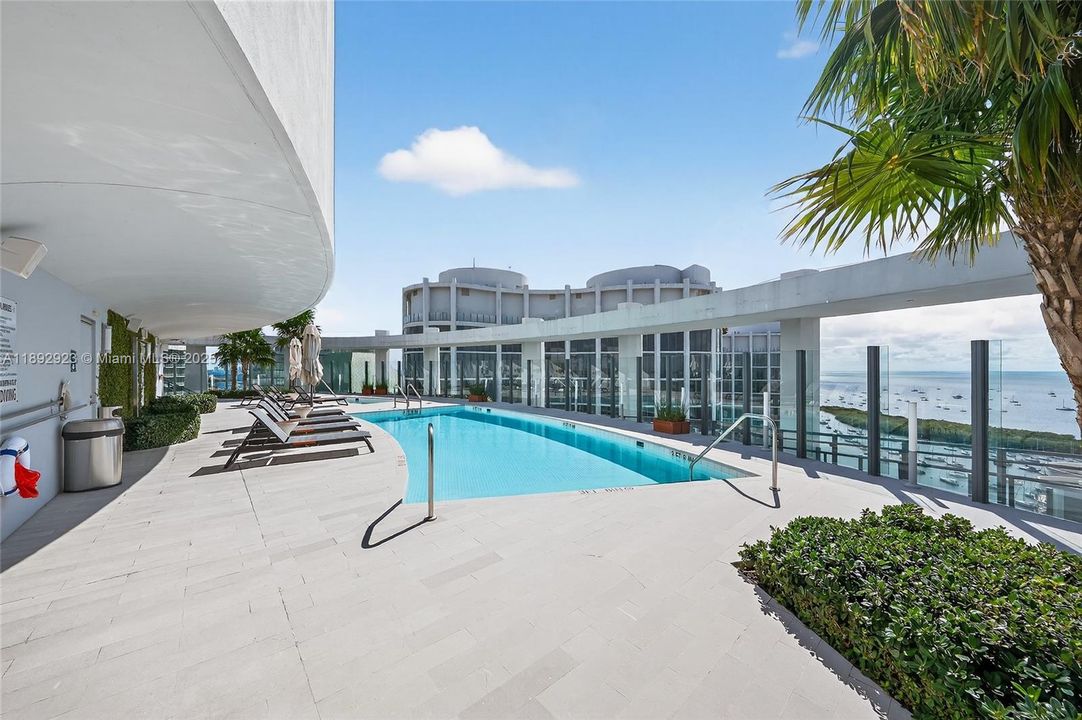 Active With Contract: $1,875,000 (2 beds, 2 baths, 1107 Square Feet)