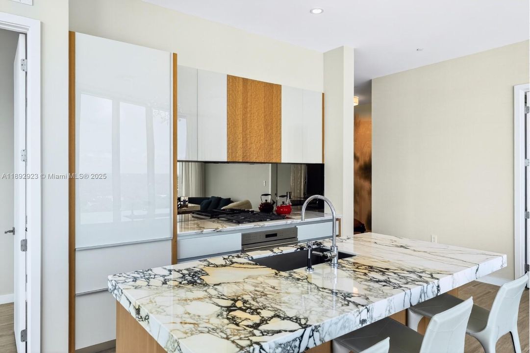 Active With Contract: $1,875,000 (2 beds, 2 baths, 1107 Square Feet)