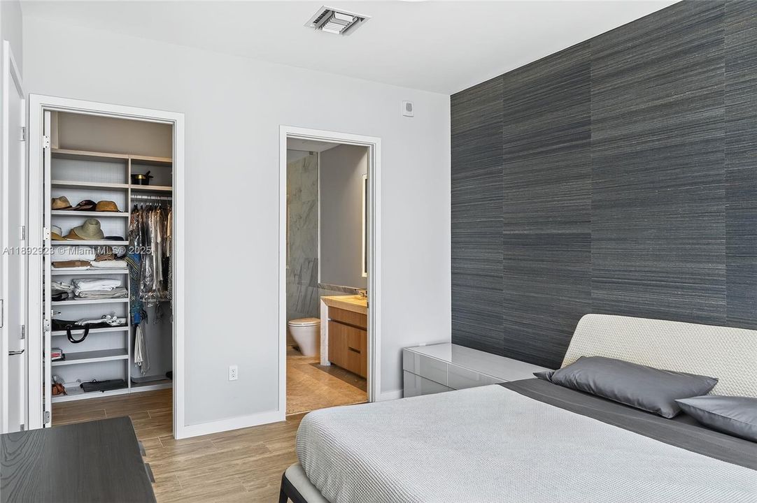 Active With Contract: $1,875,000 (2 beds, 2 baths, 1107 Square Feet)